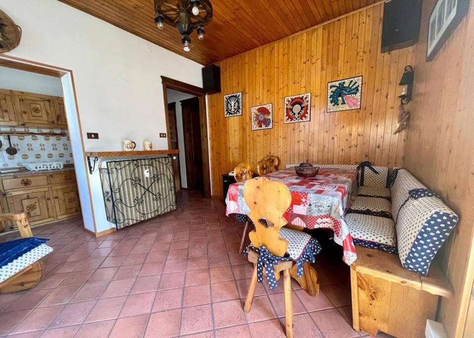 דירות Rustic House אאוסטה מראה חיצוני תמונה